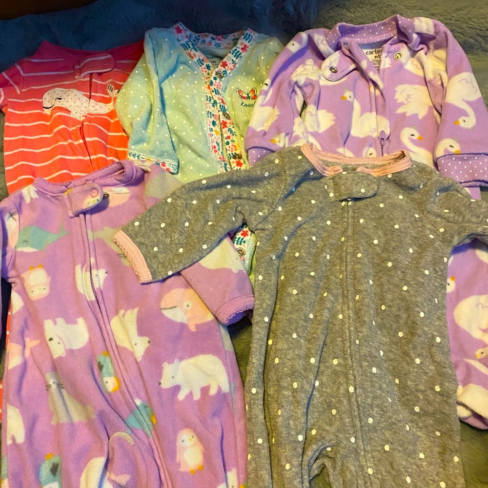 Carter’s 5 pack pajamas - size nb